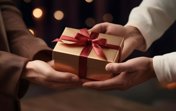 Tặng khăn lụa tơ tằm – Sứ giả văn hóa Việt