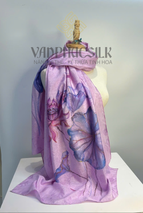 Khăn Choàng Lụa Vân cổ Vẽ hoạ tiết Sen tím